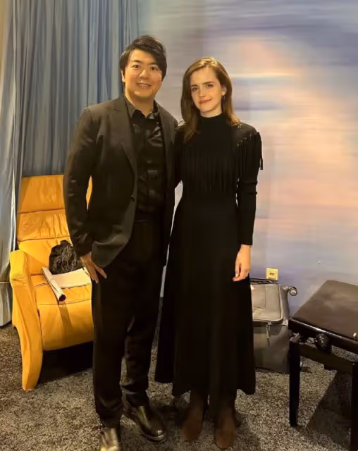 郎朗音樂會與女星艾瑪沃特森合影!網友:夢幻聯動,羨慕哭了