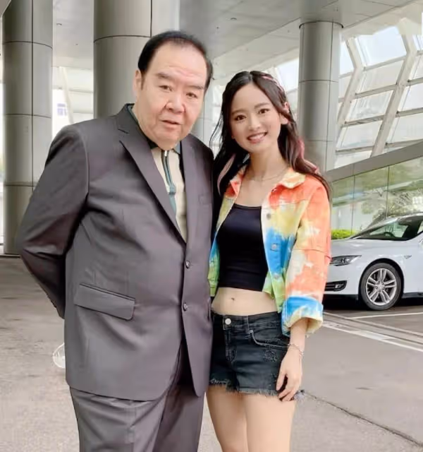 27歲TVB小花宣布分手!男友樣貌被指配不上!戀愛4年不被網友看好
