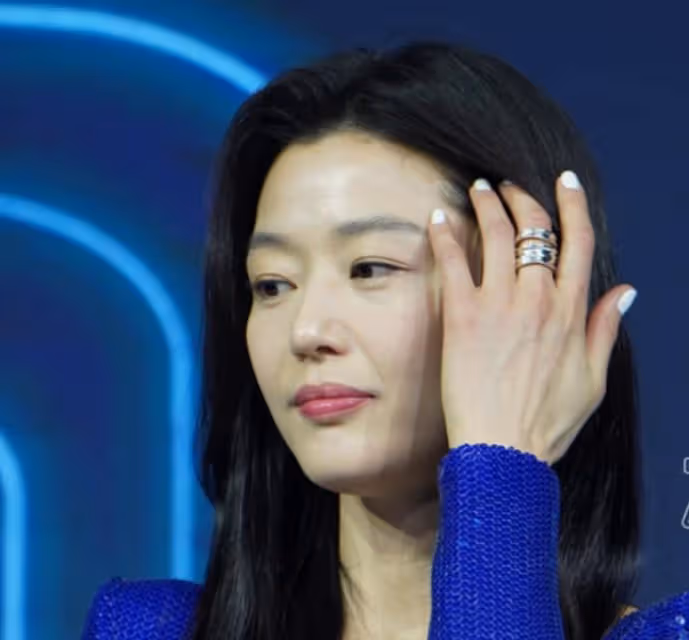 全智賢內娛生圖曝光!脫離韓式濾鏡,眼袋法令紋雙下巴全出現