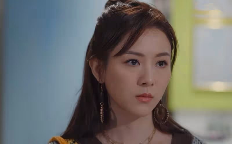 曾志偉兒媳新劇犧牲大,露美背勾引男主,觀眾:太美麗討厭不起來