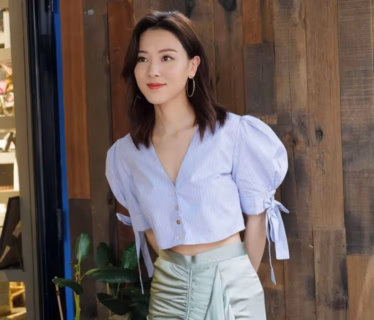 曾志偉兒媳新劇犧牲大,露美背勾引男主,觀眾:太美麗討厭不起來