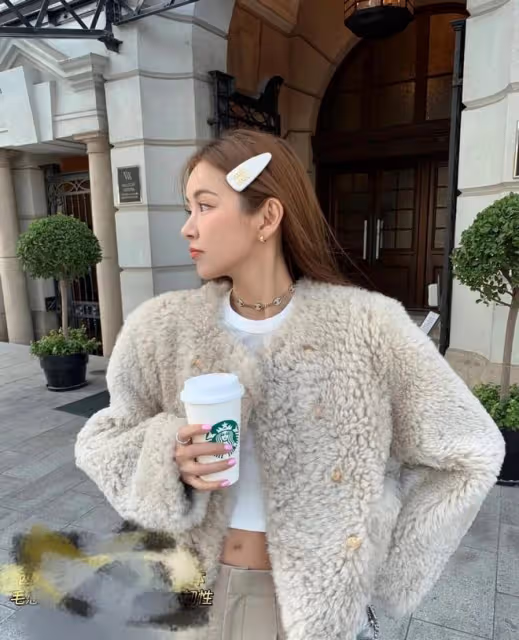 陳赫二婚老婆真會穿,冬天還狂炫「炫腹」,快40歲還像少女