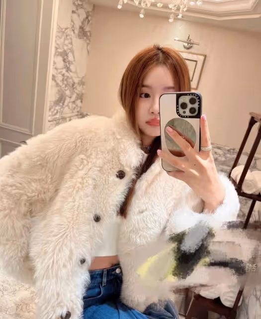 陳赫二婚老婆真會穿,冬天還狂炫「炫腹」,快40歲還像少女