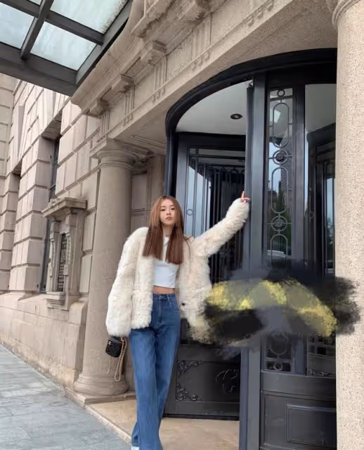 陳赫二婚老婆真會穿,冬天還狂炫「炫腹」,快40歲還像少女