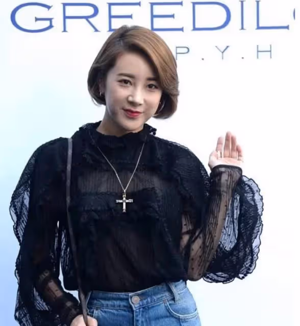 韓國女星，結婚僅一年就離婚，曾表示不會分手，所屬社回應