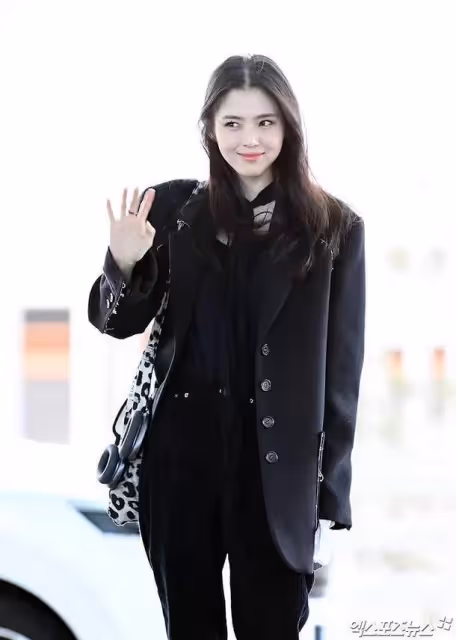 韓國知名女星，參加聚會時大喊請安靜，網友：她的表現很不專業