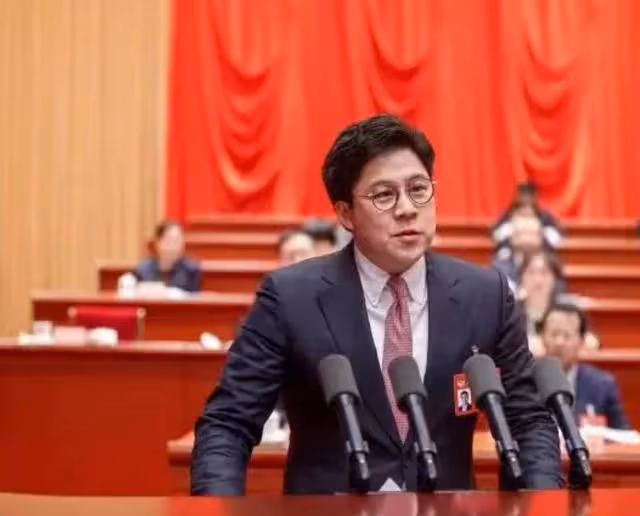霍啟剛建議增加年輕人年假天數,強制實施帶薪年假,說出大眾心聲