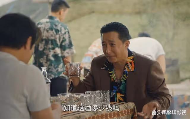 《獵冰》跨國集團的二公子阿東,兩處細節,暗示他就是東東