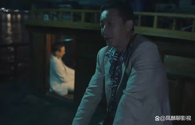 《獵冰》跨國集團的二公子阿東，兩處細節，暗示他就是東東
