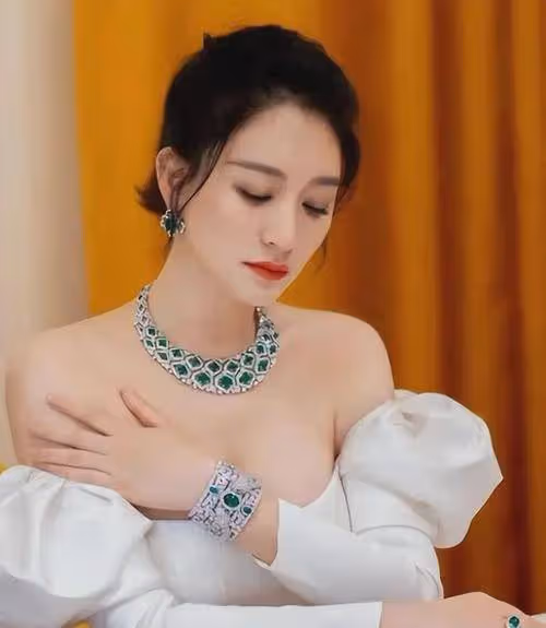 驚艷絕倫!李小冉寫真大片曝光,魅力無法抗拒!
