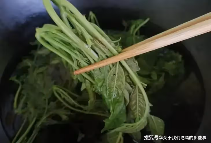 香椿這樣保存,放一年都是綠油油的,鮮香脆嫩不變味,隨吃隨取
