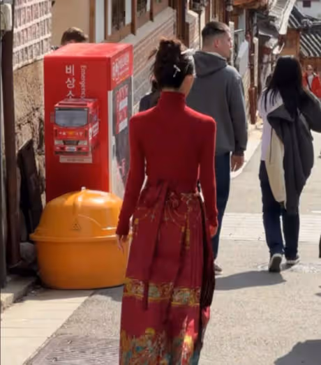 這一次,被舒暢的馬面裙驚艷,中國美人最適合的果然還是中式風