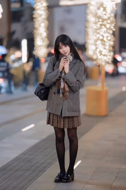 「JK裙與黑絲的絕美組合,你絕對不想錯過!」