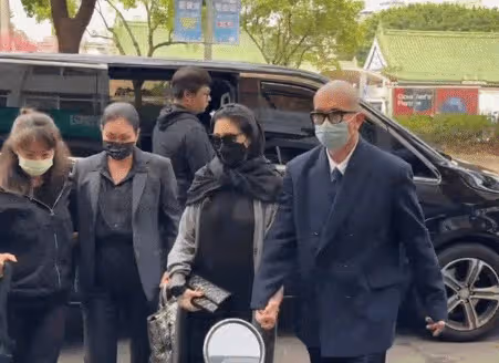 台媒吹捧大S翻車！不敢報道她穿著暴露還遮掩醜聞，評論全是嘲諷
