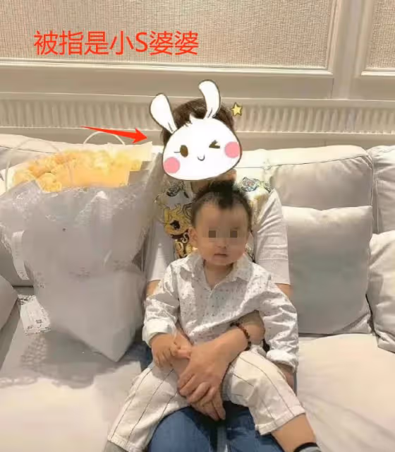 曝許雅鈞私生子現身葬禮，大S穿著惹眼有隱情，幫妹妹轉移視線？