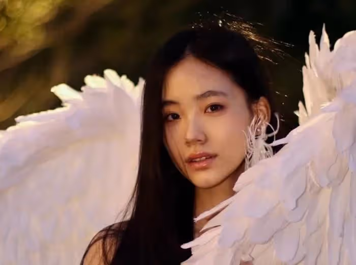 曝許雅鈞私生子現身葬禮，大S穿著惹眼有隱情，幫妹妹轉移視線？