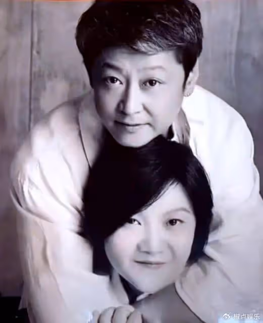 63歲洪晃活得太瀟灑，從頂級名媛到名門痞女，一生經歷四場婚姻，現任
