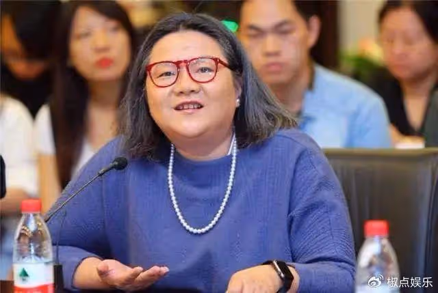 63歲洪晃活得太瀟灑，從頂級名媛到名門痞女，一生經歷四場婚姻，現任