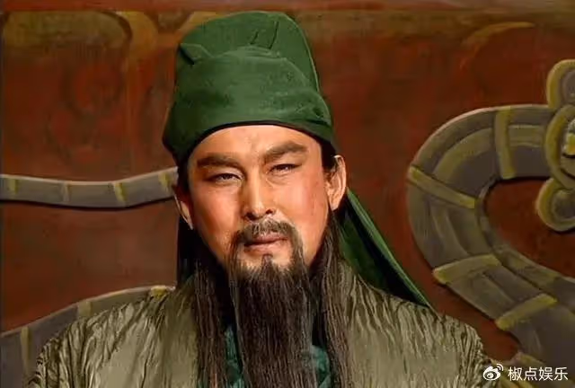 陸樹銘墓地照首曝光！製作價超10w，刻關公石雕，香爐寫招財進寶
