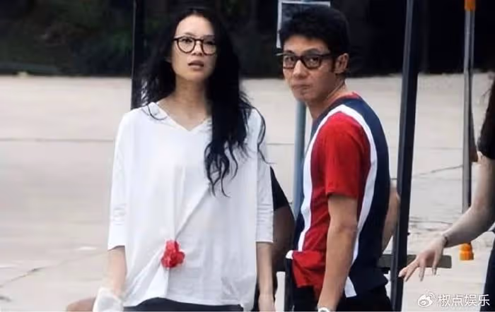 「凡爾賽鼻祖」撒貝寧：最不正經的央視主持人，捨棄影后娶洋媳婦