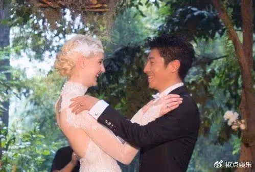 「凡爾賽鼻祖」撒貝寧：最不正經的央視主持人，捨棄影后娶洋媳婦