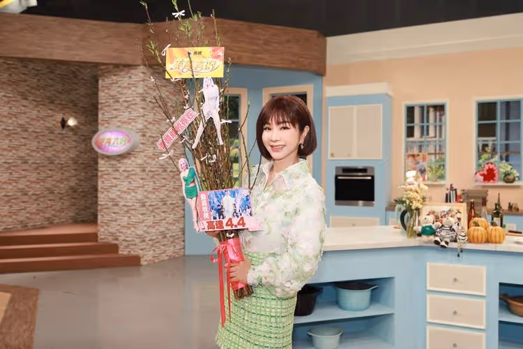 陳美鳳喜收「大桃花」　盼龍年愛情遍地開花