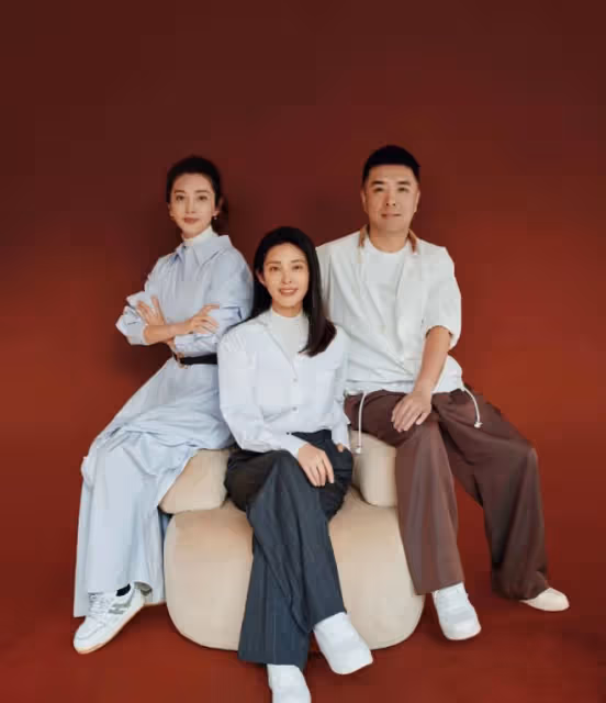 李冰冰與妹妹李雪合照曝光，氣質各異美出圈，網友：期待更多美好