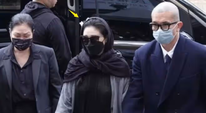 汪小菲直播間被沖！被喊話上大S同款胸貼，本人反應被指沒放下！