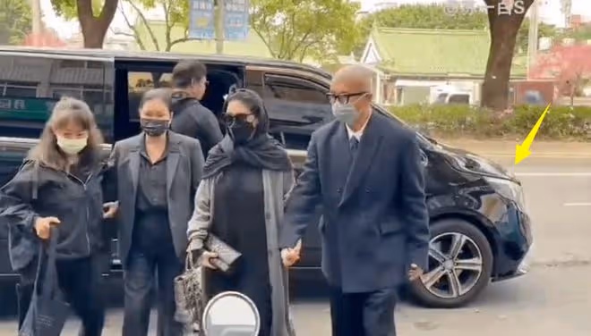 大S灰色外套被扒,是6年前和汪小菲錄綜藝的舊款,張蘭回應了!