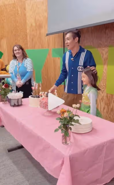 陳冠希7歲女兒生日派對!被爸爸笑男友眾多!女兒Alaia尷尬又緊張