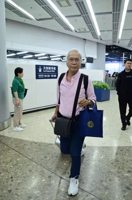 73歲老戲骨李龍基在舞台上哭泣,為救小女友他憔悴了很多