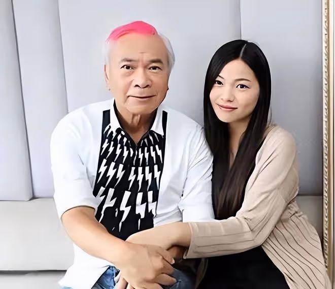73歲老戲骨李龍基在舞台上哭泣,為救小女友他憔悴了很多