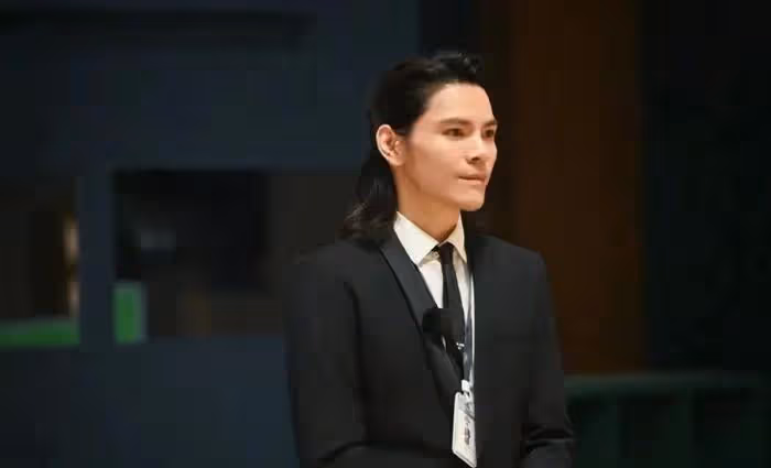 親弟被懟長得丑,向佐暴怒大罵營銷號缺德,他弟弟長啥樣呢?