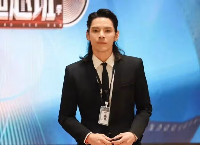 親弟被懟長得丑,向佐暴怒大罵營銷號缺德,他弟弟長啥樣呢?