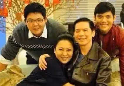 親弟被懟長得丑,向佐暴怒大罵營銷號缺德,他弟弟長啥樣呢?