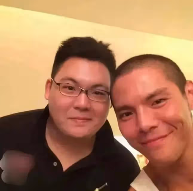 親弟被懟長得丑,向佐暴怒大罵營銷號缺德,他弟弟長啥樣呢?