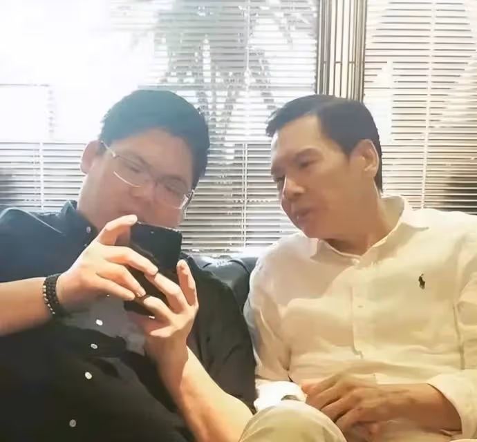 親弟被懟長得丑,向佐暴怒大罵營銷號缺德,他弟弟長啥樣呢?
