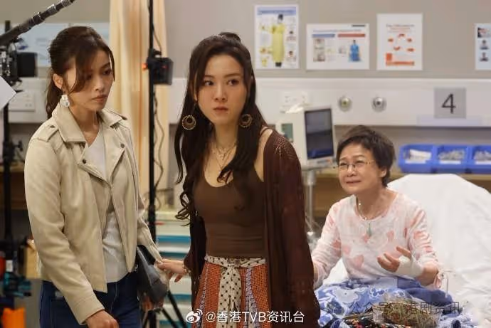 TVB黃金綠葉罕有登場!演藝學院導師竟被年輕演員白眼?