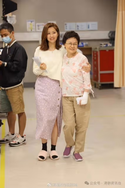 TVB黃金綠葉罕有登場!演藝學院導師竟被年輕演員白眼?