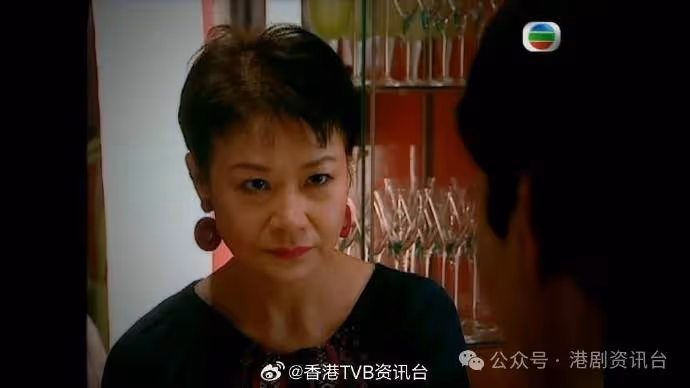 TVB黃金綠葉罕有登場！演藝學院導師竟被年輕演員白眼？