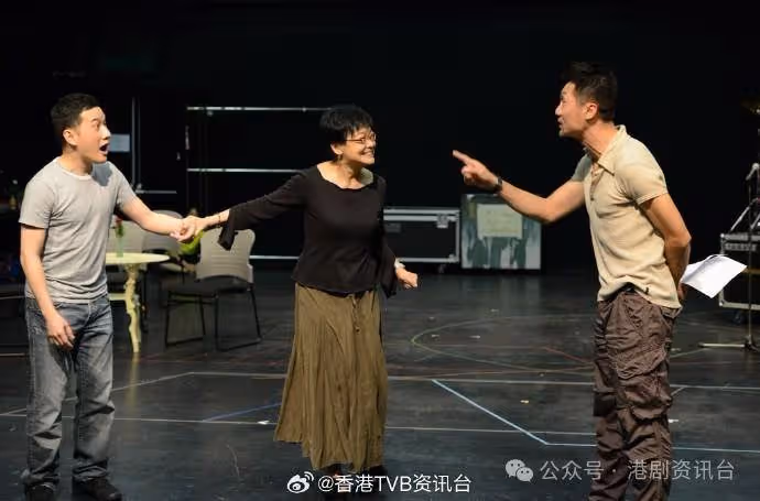 TVB黃金綠葉罕有登場！演藝學院導師竟被年輕演員白眼？