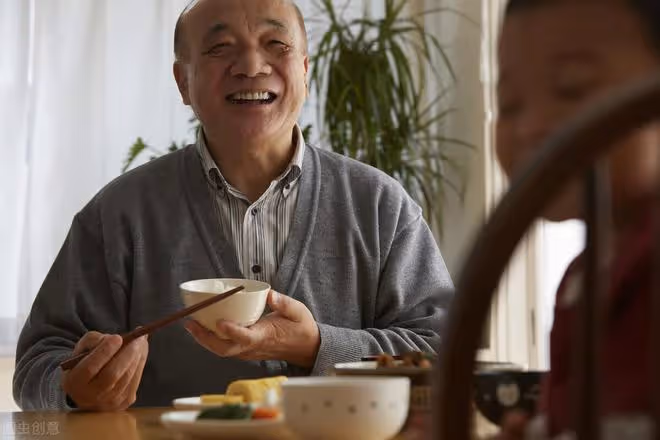46歲阿姨傾訴:保姆有償陪伴滿足僱主要求,老公知道後讓我辭職