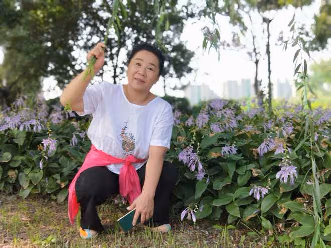 43歲保姆追求68歲僱主,被老人拒絕:她為錢而來,我怎能答應