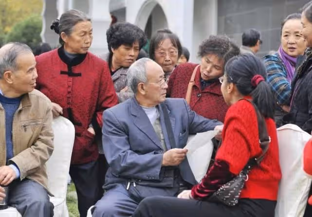 43歲保姆追求68歲僱主,被老人拒絕:她為錢而來,我怎能答應