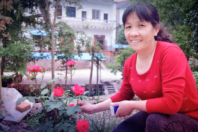 70歲僱主給保姆工資漲到8千，她辭職：他做法過分，我無法忍受