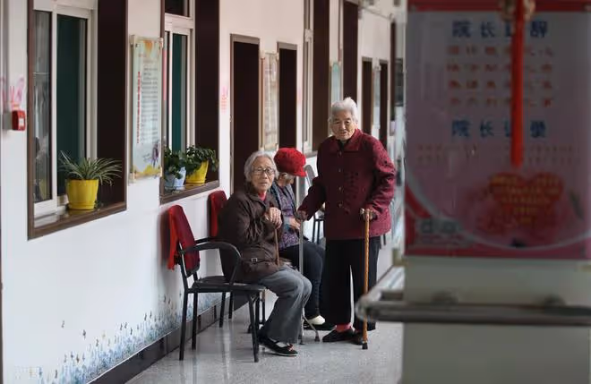 70歲老人心酸：去了養老院才明白，其中真實情況，比你想得還糟