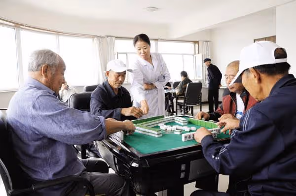 70歲老人心酸:去了養老院才明白,其中真實情況,比你想得還糟