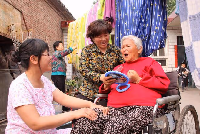 64歲阿姨傾訴:長壽母親太能折騰人,把我折磨得一天都要哭幾回