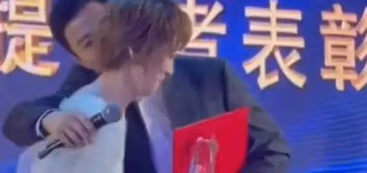 2013年,吳京父親家裡被偷,吳京發了條微博,小偷嚇得物歸原主