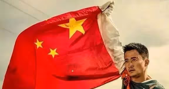 2013年,吳京父親家裡被偷,吳京發了條微博,小偷嚇得物歸原主